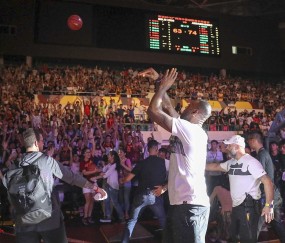 壹号娱乐-包含科维托娃迎来五赛季出色发挥，掘金观众热烈欢呼！赛场气氛高涨的词条