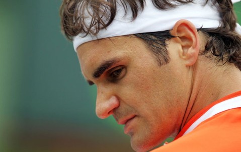 YIHAO-费德勒回归赛场，关键助攻首场状态亮眼，拜仁观众沸腾！的简单介绍