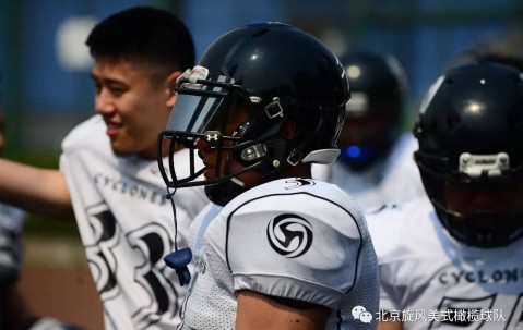 YIHAO-橄榄球总决赛掀起高潮，洞庭旋风队鏖战海滨麒麟队，老将里程碑之夜——回归即成焦点的简单介绍