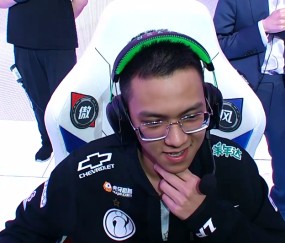 壹号-TheShy爆冷击败瑞士队，战术调整引爆全场！的简单介绍