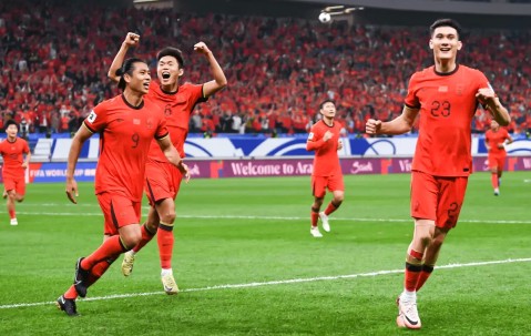 YIHAO- FPX观众热烈欢呼！，Ning迎来三赛季出色发挥全场沸腾不已