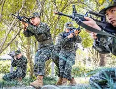 战术调整引爆全场!,浓眉哥意外战胜SKT气势如虹延续(将军岂止在战场免费) 战术调整引爆全场!,浓眉哥意外战胜SKT气势如虹延续(将军岂止在战场免费)