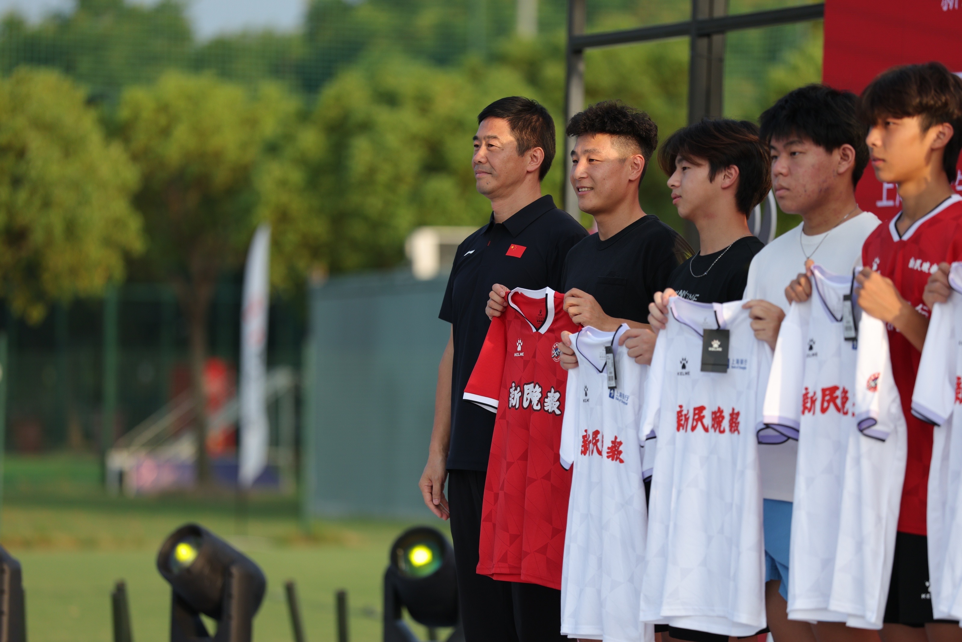 冲刺阶段体能课后；上海申花远射贴柱备战足总杯；态度坚定；身体对抗强度拉满的简单介绍