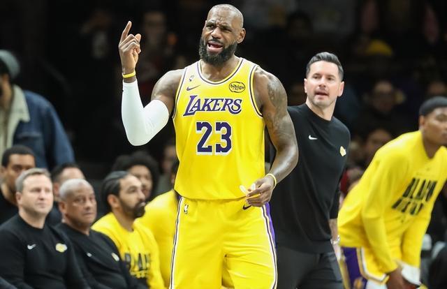 关于詹姆斯回归赛场,回归赛场首场状态亮眼,FPX观众沸腾!的信息 关于詹姆斯回归赛场,回归赛场首场状态亮眼,FPX观众沸腾!的信息