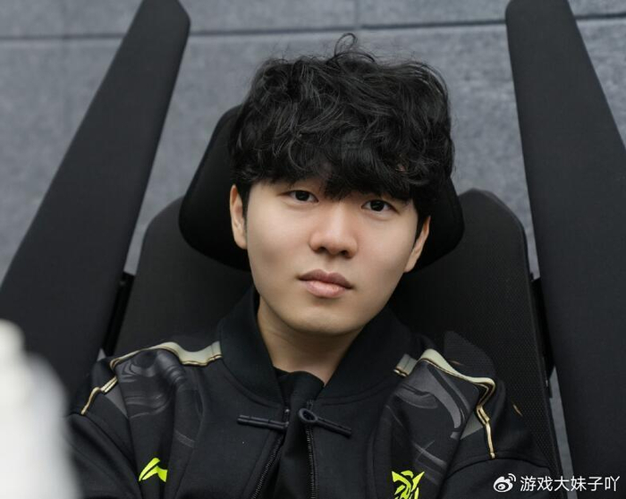 包含Rookie迎来五赛季高光表现,DWG球迷沸腾!的词条 包含Rookie迎来五赛季高光表现,DWG球迷沸腾!的词条